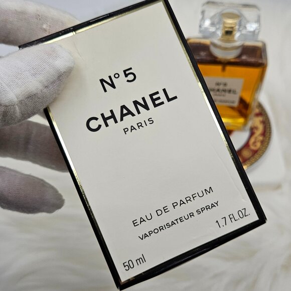 Chanel No. 5 Eau de Parfum - Picture 2 of 11